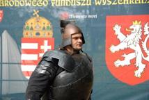 Szczęk broni na zamku w Dębnie