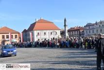 Rynek zaroił się od mundurów