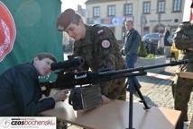 Rynek zaroił się od mundurów