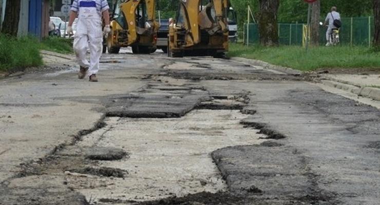 Władza obiecuje, a droga ulega postępującej dewastacji