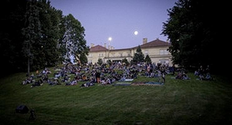 Pół tysiąca ludzi na kinie w Parku Sanguszków