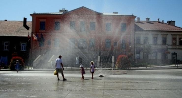 Wieliczka: kurtyna wodna sposobem na upalne dni