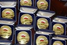 Medale i odznaczenia na 25-lecie samorządu
