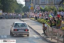 77 załóg rajdowych przejechało ulicami miasta