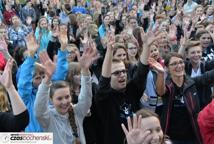  Synaj 2 – śpiewem i tańcem wielbili Pana Boga