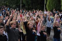  Synaj 2 – śpiewem i tańcem wielbili Pana Boga
