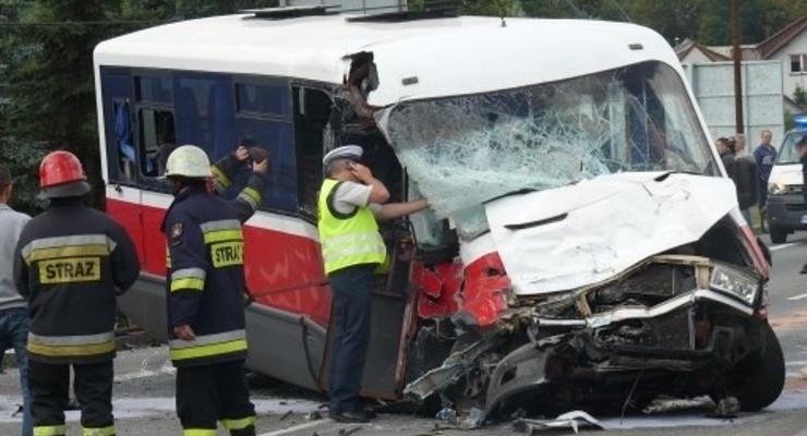Horror w Łapczycy: zderzenie busa z tirem