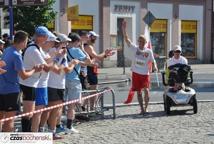 Ponad 200 osób pobiegło charytatywnie przez Bochnię