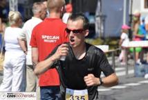 Ponad 200 osób pobiegło charytatywnie przez Bochnię
