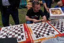 „Szachy pod dębem” w Zespole Szkół w Dąbrowicy