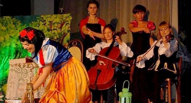 Królewna Śnieżka wspomoże Dorotkę