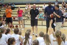 Dużo uśmiechu na spotkaniu z gwiazdami basketu