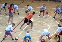 Dużo uśmiechu na spotkaniu z gwiazdami basketu