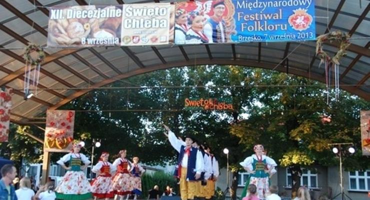 Międzynarodowy folklor w Brzesku