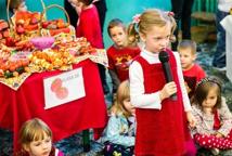 „Dwójka” spożywa owoce i warzywa