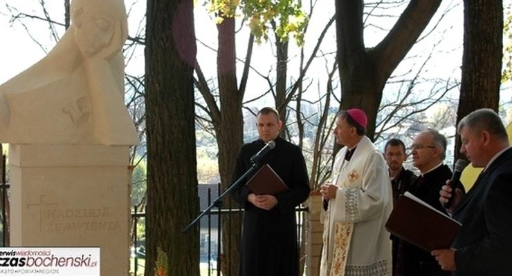 Biskup Andrzej Jeż poświęcił Pomnik Dziecka Utraconego