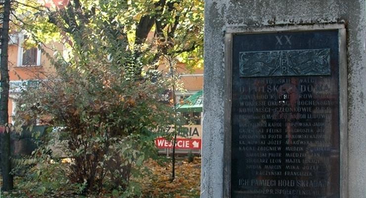 Wstyd: w centrum Bochni stoi sowiecki pomnik