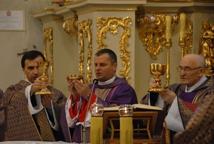 Bp Leszkiewicz odprawił pierwszą mszę św. w Bochni