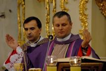 Bp Leszkiewicz odprawił pierwszą mszę św. w Bochni