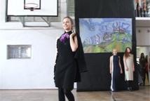 Pokaz mody na zakończenie wernisażu w „Plastyku”