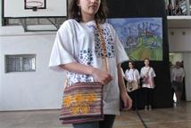 Pokaz mody na zakończenie wernisażu w „Plastyku”