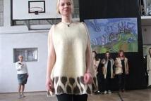 Pokaz mody na zakończenie wernisażu w „Plastyku”