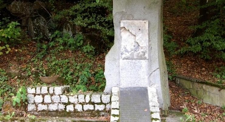 Władze Łapanowa konsultują przebudowę pomnika