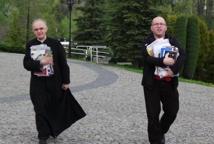 10 ton makulatury na misje