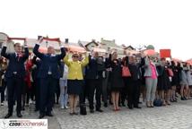 Święto Konstytucji 3 Maja - żywa flaga na rynku