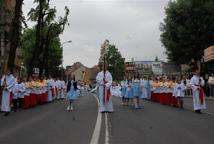 Tłumy wiernych na procesjach Bożego Ciała