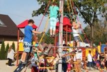Otwarcie placu zabaw i zielonej siłowni w Krzeczowie