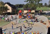 Otwarcie placu zabaw i zielonej siłowni w Krzeczowie