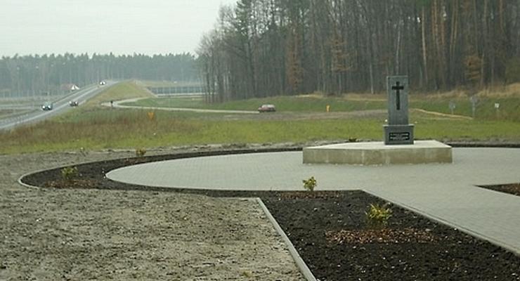 Brzesko: przenieśli pomnik ofiar bombardowania