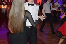Maturzyści rozpoczęli studniówkowe bale