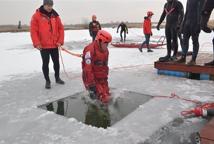 Drwinia: ratowanie życia na lodzie