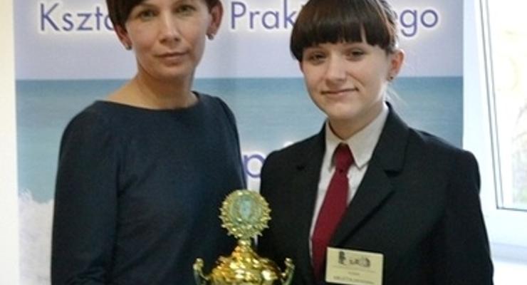 Uczennica ZS 3 wicemistrzem wiedzy hotelarskiej 