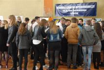 Sieci na gimnazjalistów zarzucone