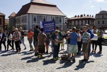 Czytelniczy flash mob zawładnął rynkiem - Foto