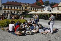 Czytelniczy flash mob zawładnął rynkiem - Foto