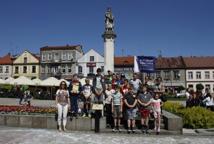 Czytelniczy flash mob zawładnął rynkiem - Foto