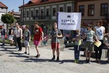 Czytelniczy flash mob zawładnął rynkiem - Foto