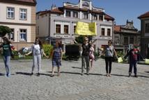 Czytelniczy flash mob zawładnął rynkiem - Foto