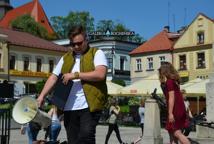 Czytelniczy flash mob zawładnął rynkiem - Foto