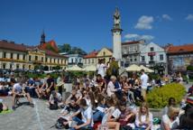 Czytelniczy flash mob zawładnął rynkiem - Foto