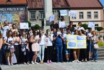 Czytelniczy flash mob zawładnął rynkiem - Foto