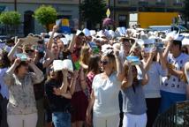 Czytelniczy flash mob zawładnął rynkiem - Foto