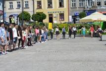 Czytelniczy flash mob zawładnął rynkiem - Foto