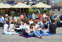 Czytelniczy flash mob zawładnął rynkiem - Foto