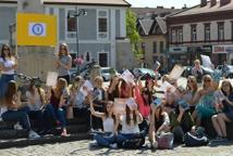 Czytelniczy flash mob zawładnął rynkiem - Foto