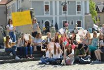 Czytelniczy flash mob zawładnął rynkiem - Foto